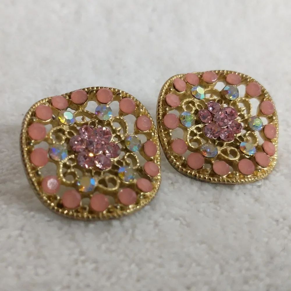 Retro Pink Earrings (Pierced). 